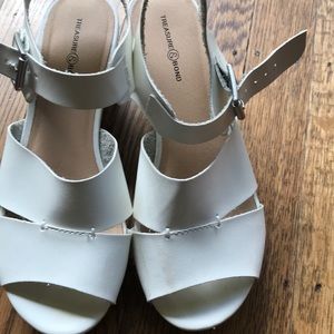 Treasure and Bond White wooden wedge sandal